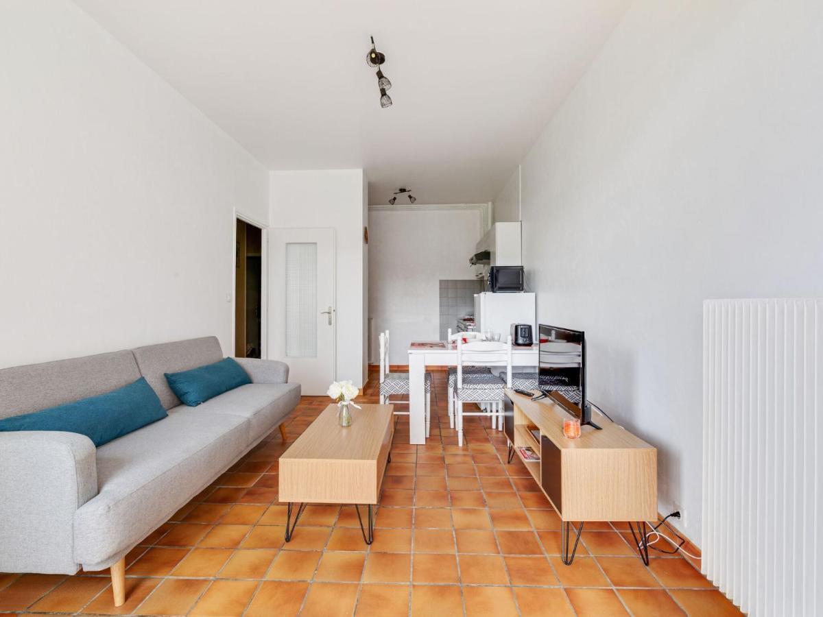 Simplistic Holiday Home In Grandcamp With Garden ภายนอก รูปภาพ