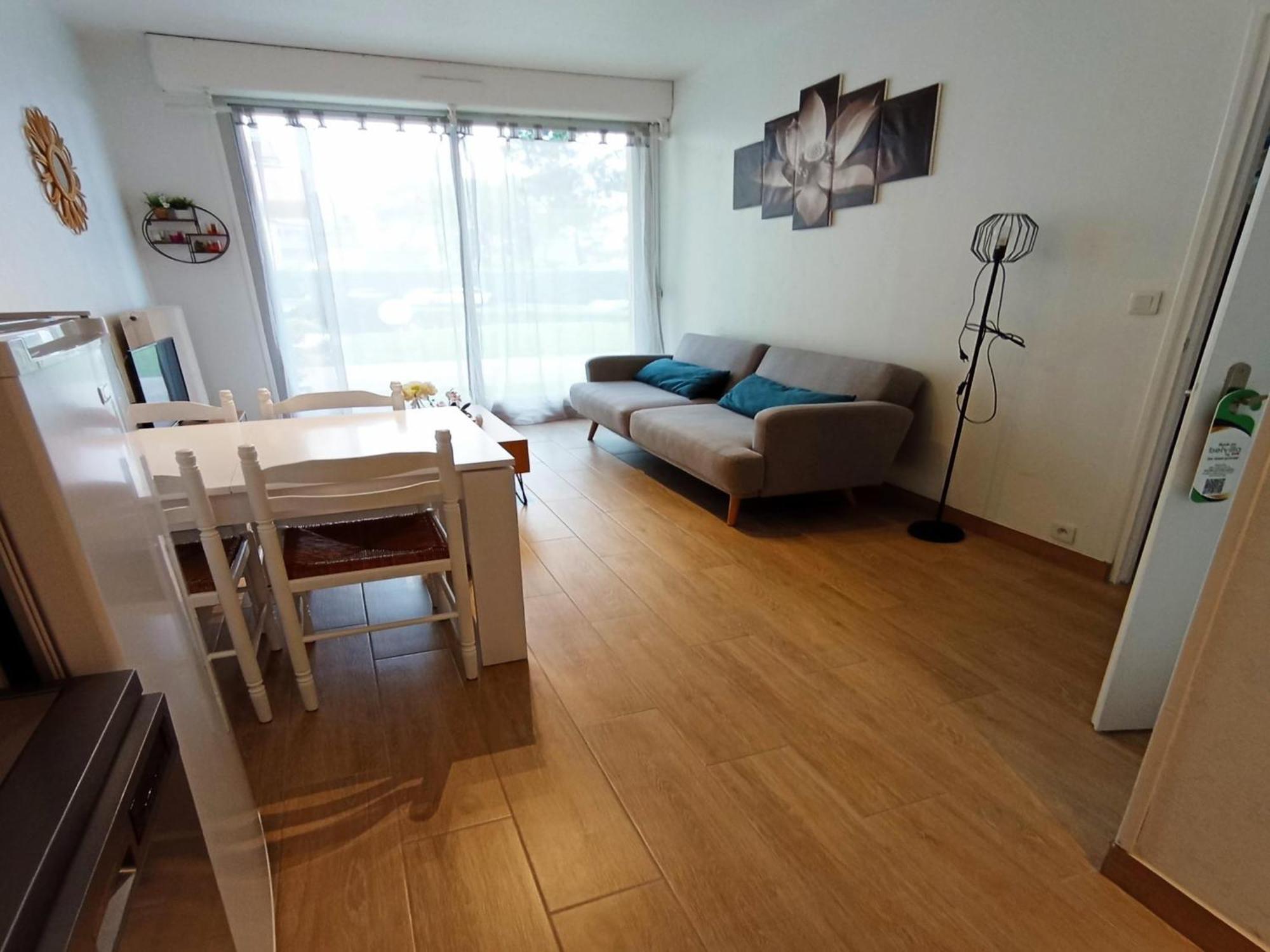 Simplistic Holiday Home In Grandcamp With Garden ภายนอก รูปภาพ