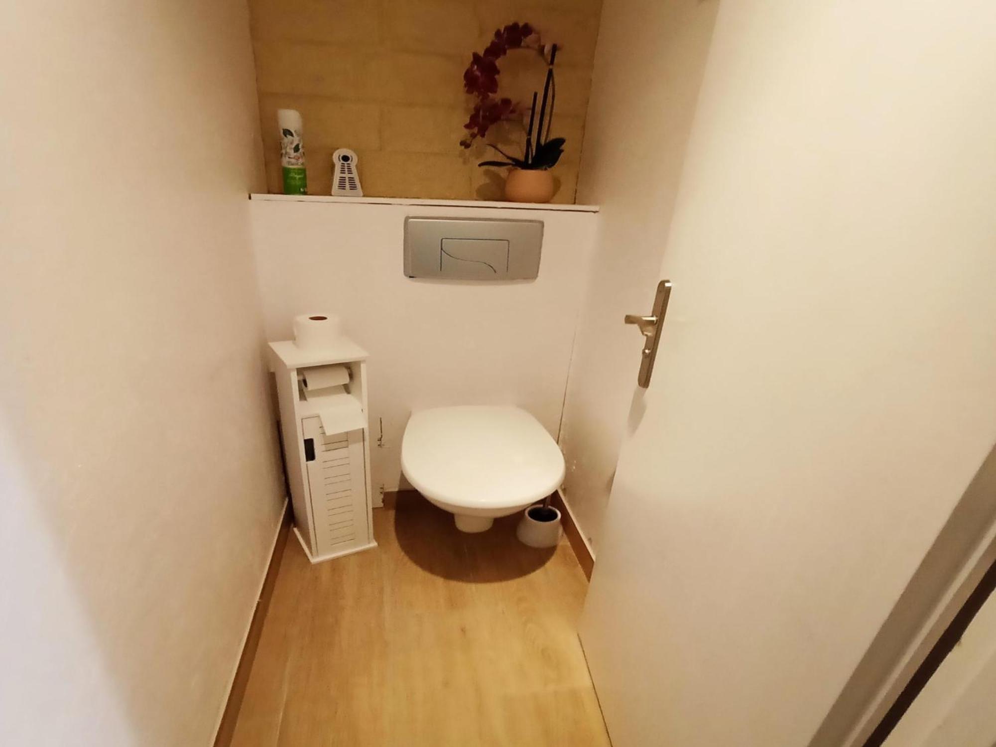 Simplistic Holiday Home In Grandcamp With Garden ภายนอก รูปภาพ
